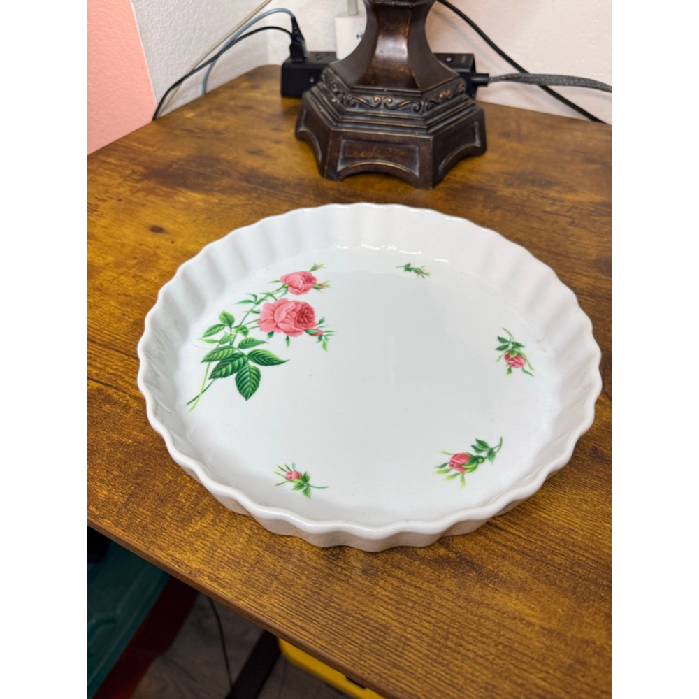 Christineholm pie plate pink roses 10 inch. One and a half inch deep. - Picture 4 of 7